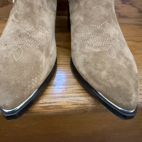 Marc Fisher Studded Chelsea Boot Taupe Suede 8.5 NWOT - Picture 3 of 10